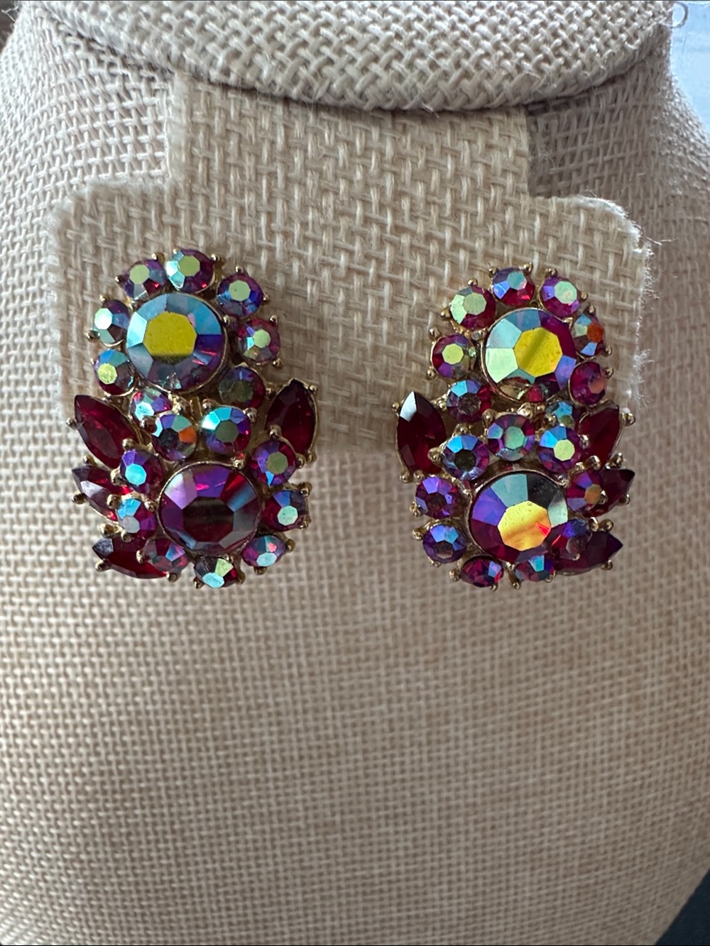 Rare VTG Crown Trifari Red Aurora Borealis Rhinestone Clip on Earrings 1940/50s